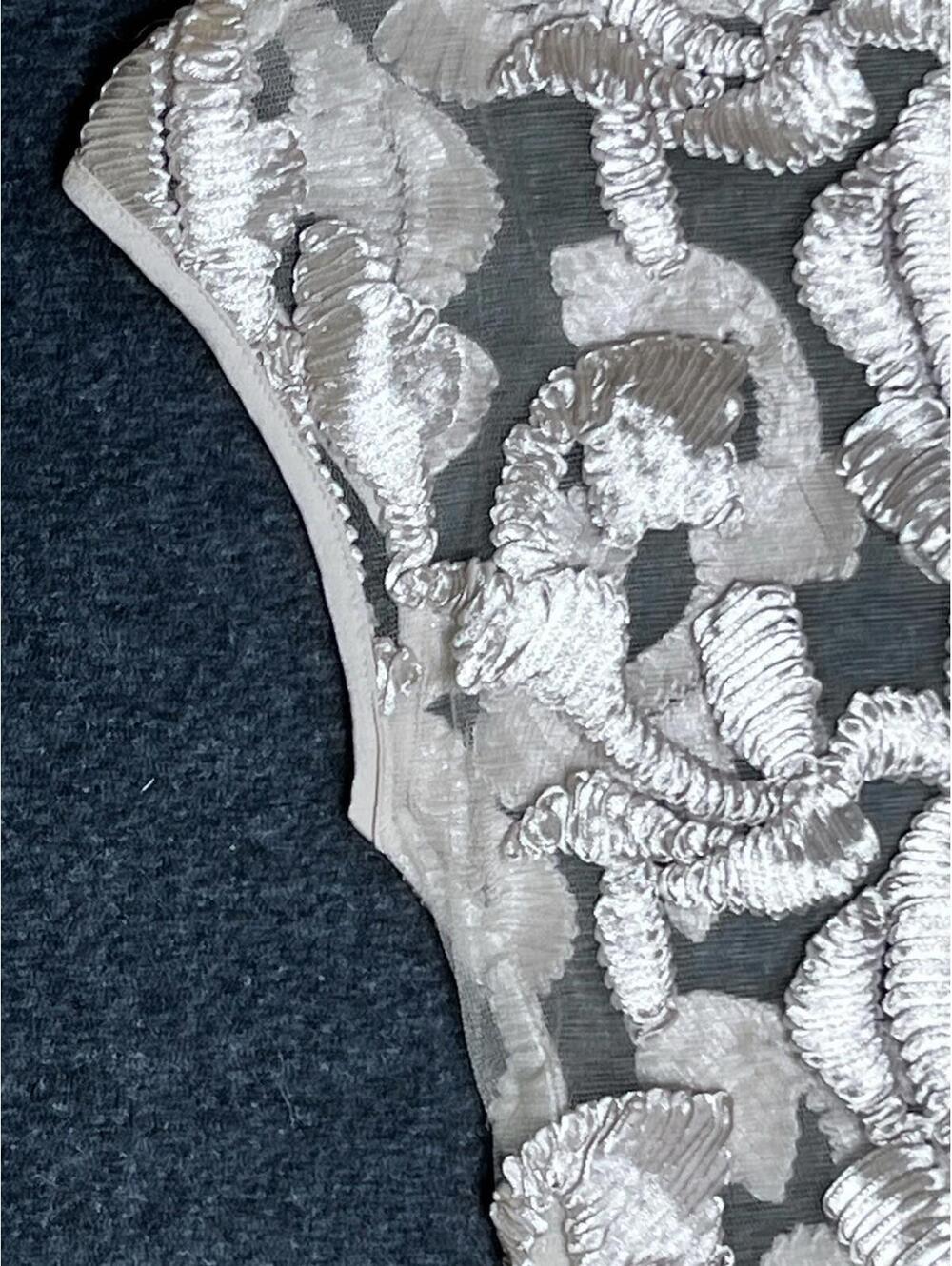 Rose Tree Gold Ruffle  Mesh Sleeveless Top Read For Measurements. Beautiful - Picture 6 of 9